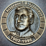 Фазовые превращения и прочность кристаллов